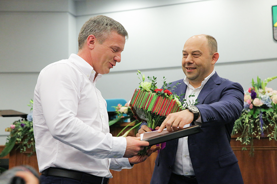 Глава Владивостока Виталий Веркеенко наградил победителей конкурса «Предприниматель года»